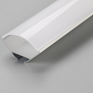 LED pásek z hliníkového extrudovaného trojúhelníku s průhledným nebo difuzorovým krytem