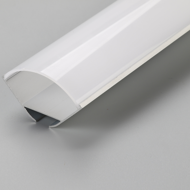 LED pásek z hliníkového extrudovaného trojúhelníku s průhledným nebo difuzorovým krytem