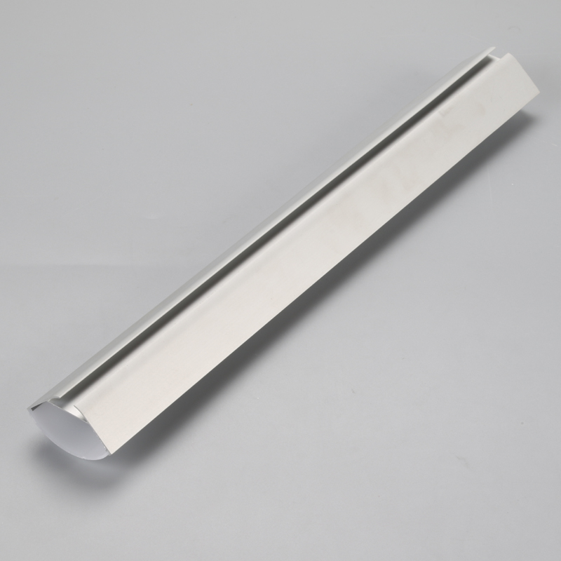 LED pásek z hliníkového extrudovaného trojúhelníku s průhledným nebo difuzorovým krytem